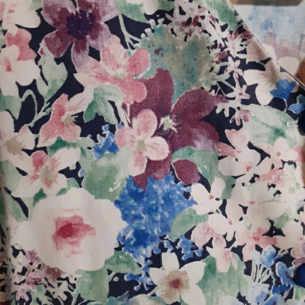 Scrub top - Picture 4 of 9